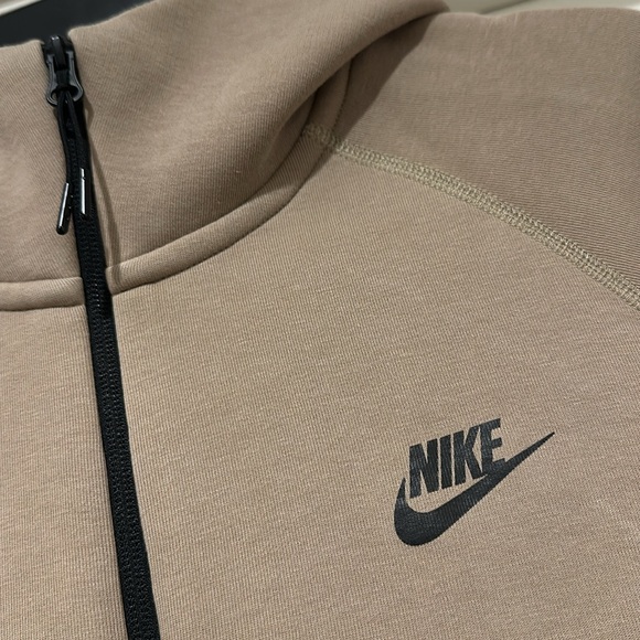 LIKE NEW Men's Full-Zip Windrunner Hoodie - Picture 3 of 6